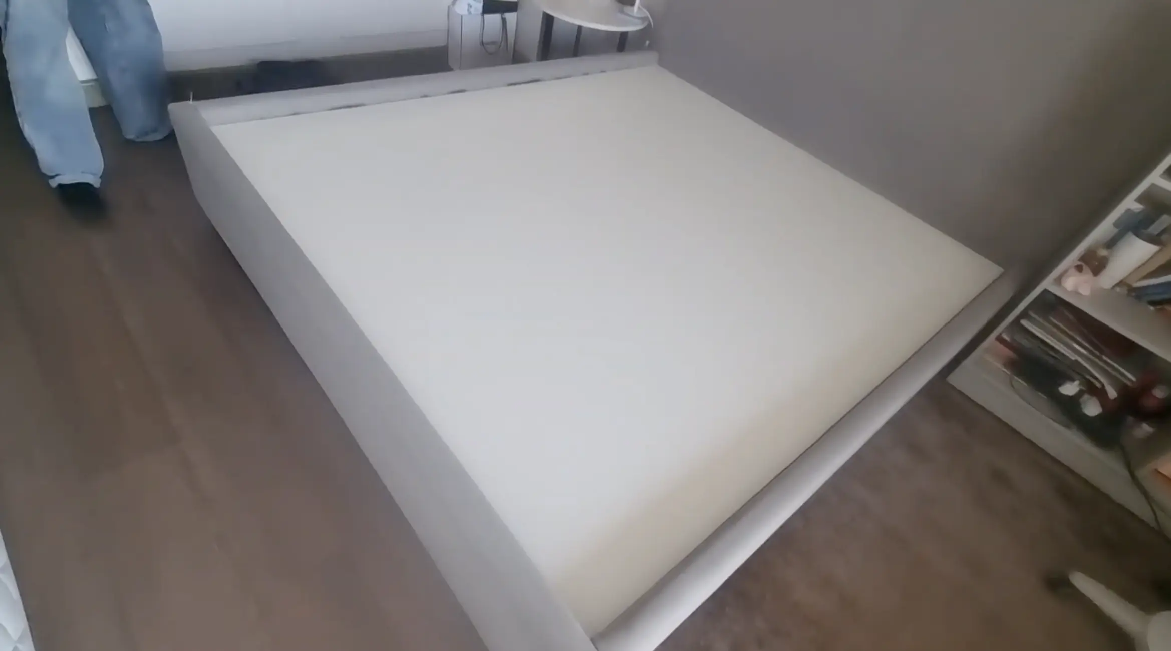 Кровать после замены ламелей на цельный щит мастером в Алматы